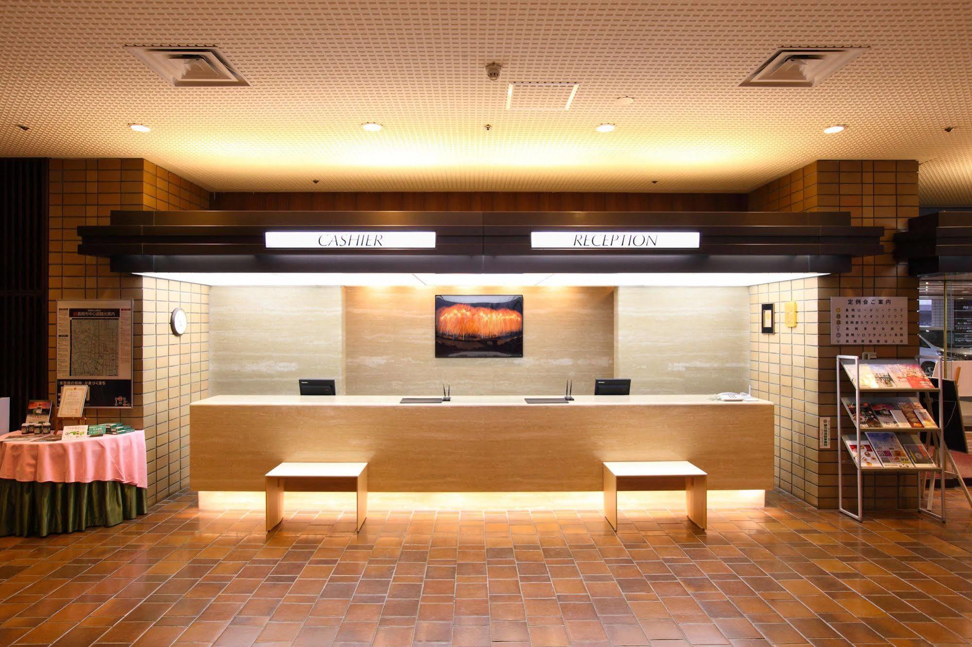 Nagaoka Grand Hotel Bagian luar foto